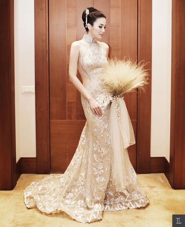 Gambar Foto Cantiknya Sandra Dewi Pakai Gaun Cheongsam