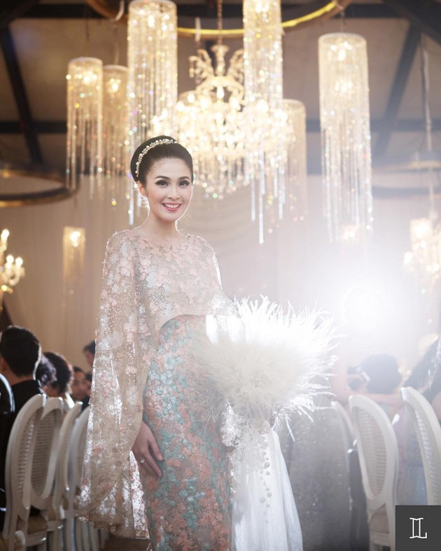 Gambar Foto Sandra Dewi Saat Resepsi Pernikahan