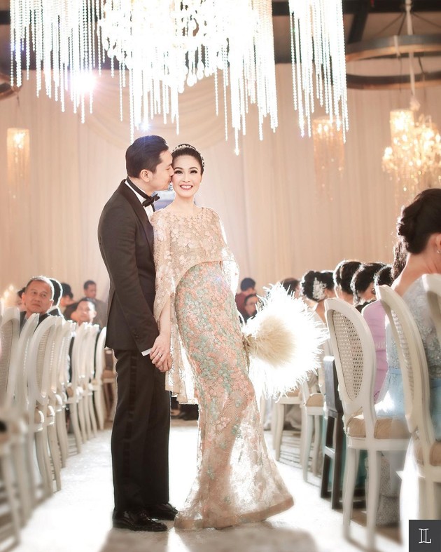 Gambar Foto Mesranya Sandra Dewi dan Harvey Moeis di Resepsi Pernikahan