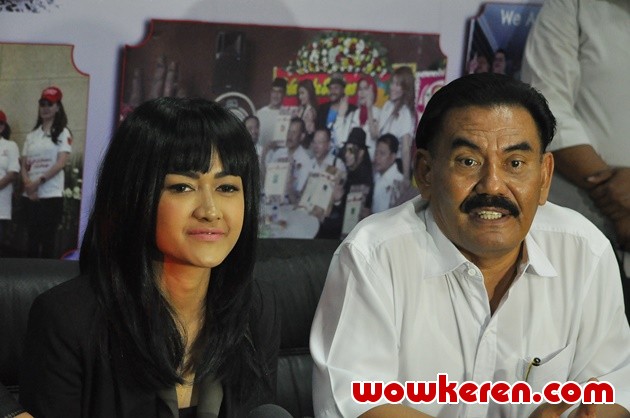 Gambar Foto Julia Perez Resmi Minta Maaf pada Nikita Mirzani