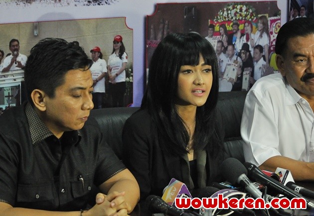Gambar Foto Julia Perez Resmi Minta Maaf pada Nikita Mirzani
