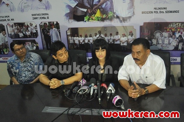 Gambar Foto Julia Perez Resmi Minta Maaf pada Nikita Mirzani