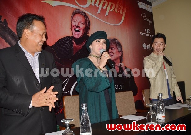 Gambar Foto Syahrini Bakal Buka Konser Air Supply