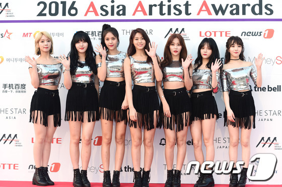 Gambar Foto AOA di Red Carpet Asia Artist Awards 2016