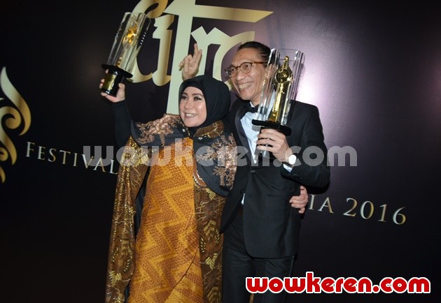 Gambar Foto Melly Goeslaw dan Anto Hoed Raih Piala Citra Penata Musik Terbaik dan Lagu Tema Film Terbaik