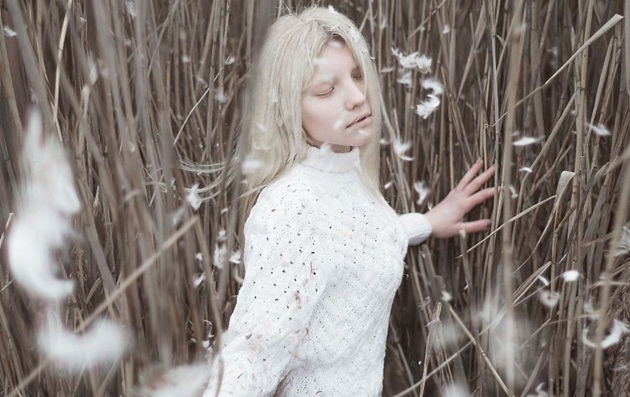 Gambar Foto Tak Kalah dengan Wanita Pada Umumnya, Kini Wanita Albino Juga Ada yang Berprofesi Menjadi Model Sepe