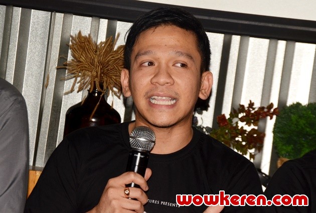 Gambar Foto Jordi Onsu di Press Screening Film 'Gunung Kawi'