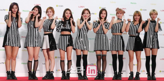 Gambar Foto Twice di Red Carpet MelOn Music Awards 2016