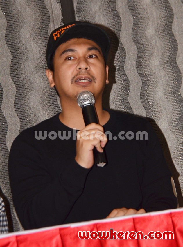 Gambar Foto Raditya Dika di Konferensi Pers Film 'Hangout'