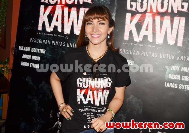 Gambar Foto Roro Fitria di Press Screening Film 'Gunung Kawi'