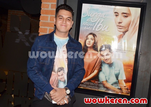 Gambar Foto Kevin Julio di Konferensi Pers Film 'Surga di Telapak Kaki Ibu'