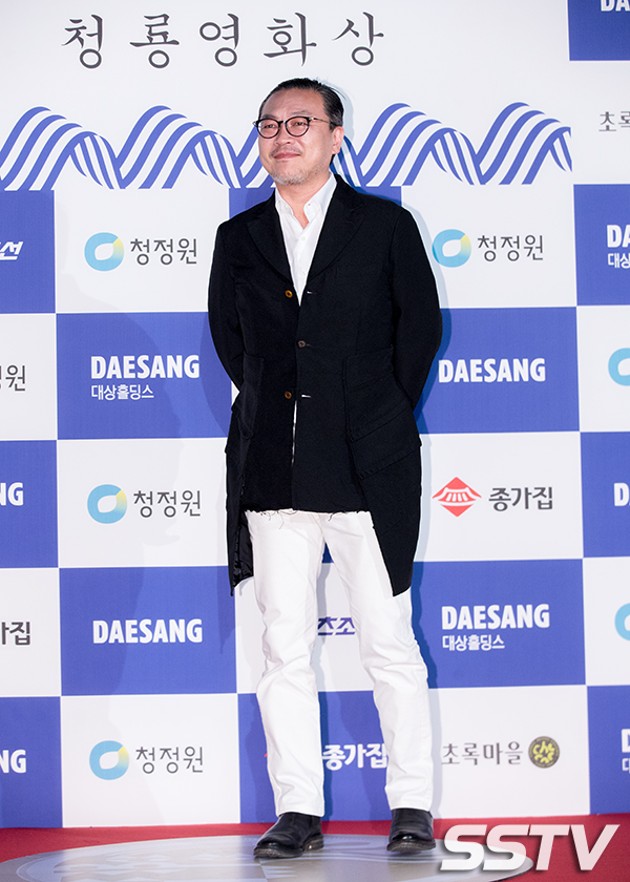 Gambar Foto Kim Eui Sung di Red Carpet Blue Dragon Awards 2016