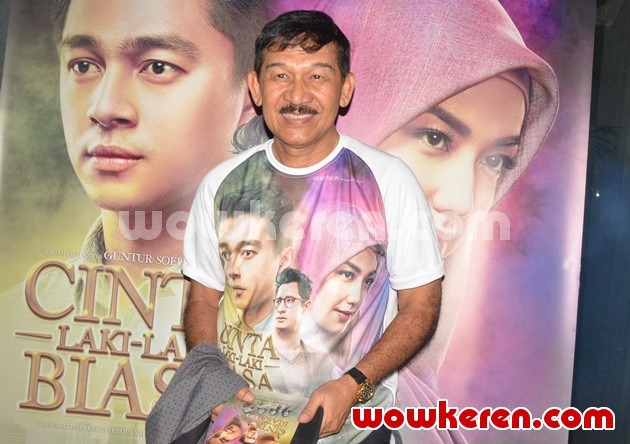 Gambar Foto Cok Simbara di Konferensi Pers Film 'Cinta Laki-Laki Biasa'