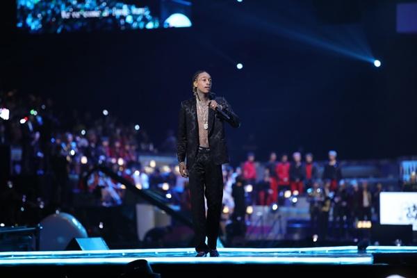 Gambar Foto Wiz Khalifa Saat Tampil di MAMA 2016