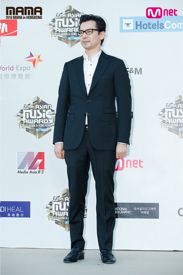 Gambar Foto John H. Lee di Red Carpet MAMA 2016