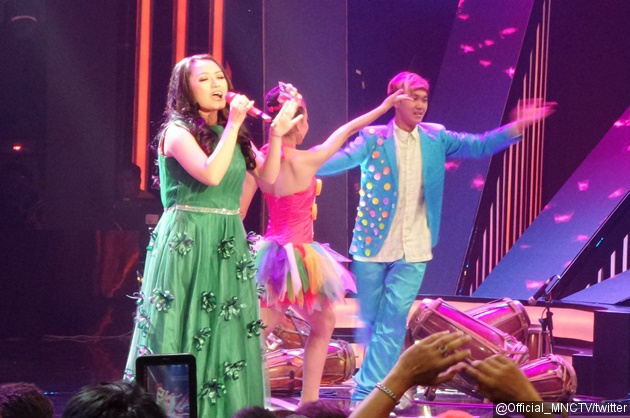 Gambar Foto Demi 'Senandung Cinta' Siti Badriah Rela Ganti Baju di Panggung