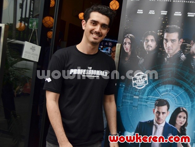 Gambar Foto Fachri Albar di Konferensi Pers Film 'The Professionals'