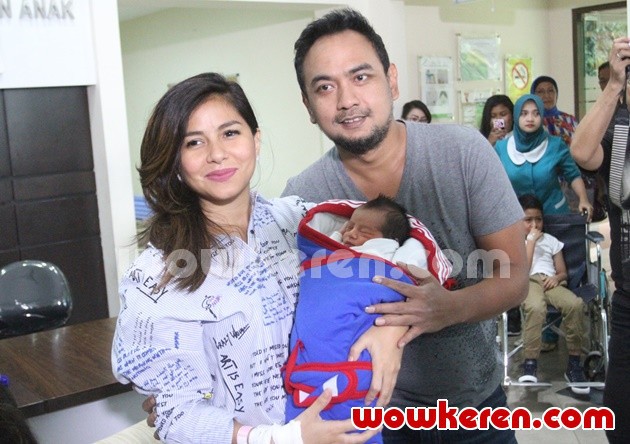 Gambar Foto Meisya Siregar dan Bebi Romeo Dikaruniai Anak Ketiga Berjenis Kelamin Laki-Laki