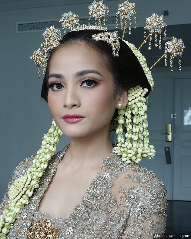 Gambar Foto Untuk Akad Nikah Acha Septriasa Kenakan Sanggul Jawa Tanpa Paes