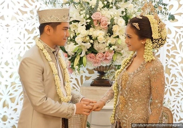 Gambar Foto Vicky Kharisma dan Acha Septriasa akan Berbulan Madu di Selandia Baru