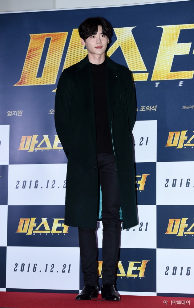 Gambar Foto Lee Jong Suk di VIP Premiere Film 'Master'