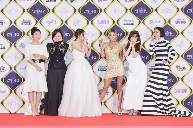 Gambar Foto Tiffany cs Hadir Wakili Acara 'Sister's Slam Dunk' di Red Carpet KBS Entertainment Awards 2016