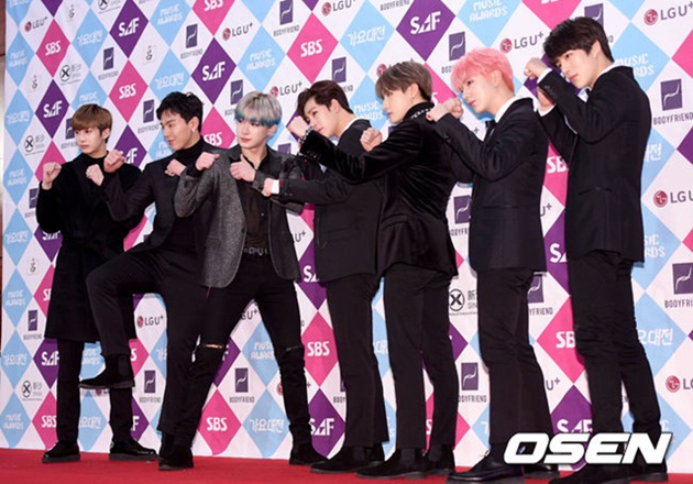 Gambar Foto Monsta X di Red Carpet SBS Gayo Daejun 2016