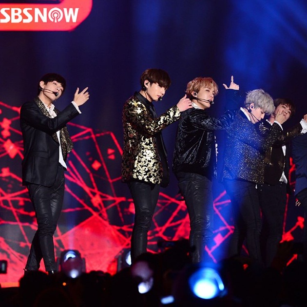 Gambar Foto Bangtan Boys Tampil di Panggung SBS Gayo Daejun