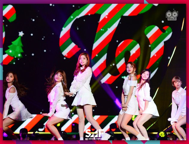 Gambar Foto Penampilan Twice di Panggung SBS Gayo Daejun 2016