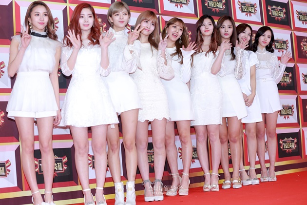 Gambar Foto Twice di Red Carpet KBS Gayo Daechukje 2016