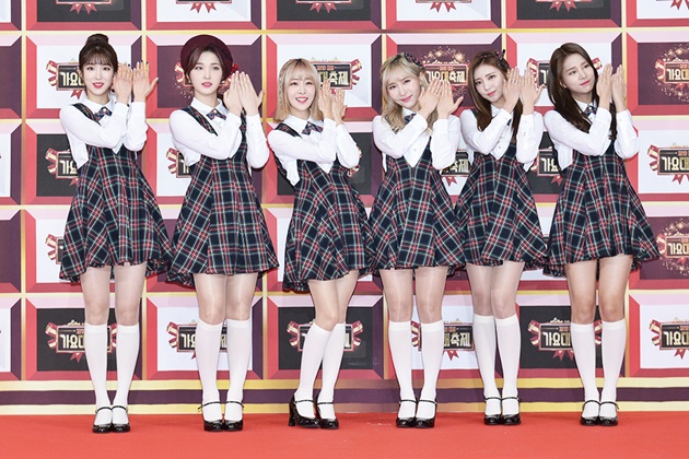 Gambar Foto Laboum di Red Carpet KBS Gayo Daechukje 2016