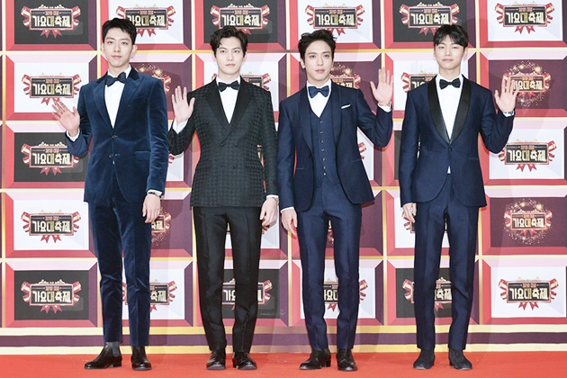 Gambar Foto CN Blue di Red Carpet KBS Gayo Daechukje 2016