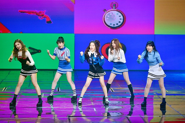 Gambar Foto Red Velvet Tampil di Pangung KBS Gayo Daechukje 2016