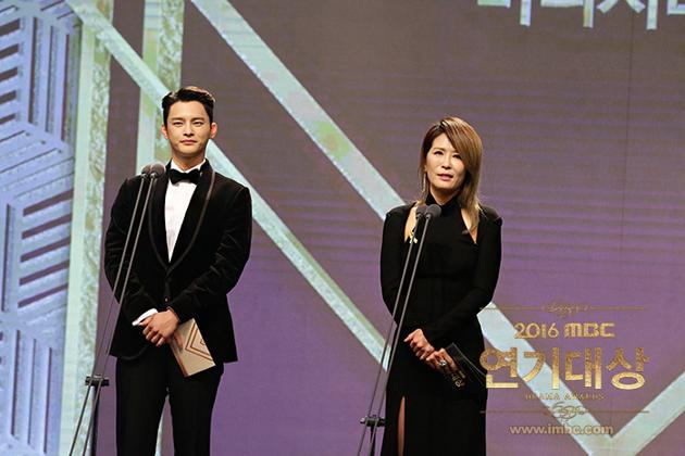 Foto Seo In Guk dan Hwang Suk Jung di MBC Drama 2016