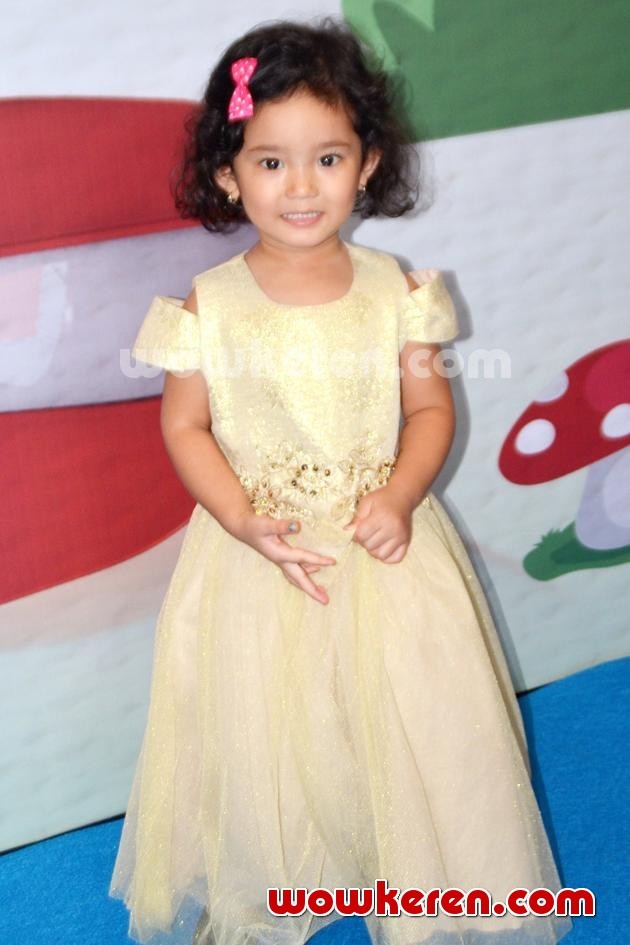 Gambar Foto Anak Ayu Ting Ting, Bilqis di Acara 'Mom & Kids Awards 2016'