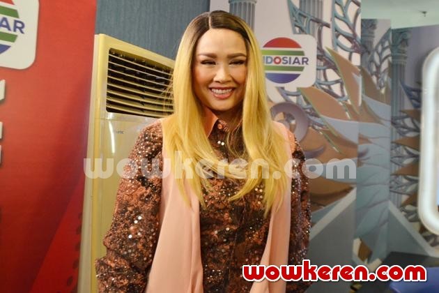 Gambar Foto Titi DJ di Jumpa Pers HUT Indosiar