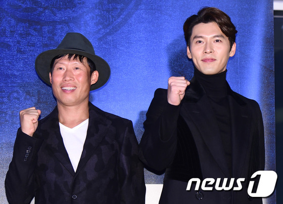 Foto Yoo Hae Jin dan Hyun Bin Hadir di VIP Premiere Film 'Cooperation' yang di Selenggarakan di Yeongdeungpo Times Square, Seoul, Korea Selatan