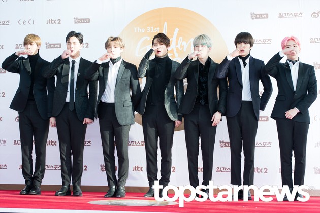 Gambar Foto Monsta X di Red Carpet Hari Kedua Golden Disk Awards 2017
