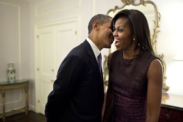 Gambar Foto Obama Membisikkan Sesuatu ke Michelle Saat Jam Rehat di Suatu Acara Kenegaraan