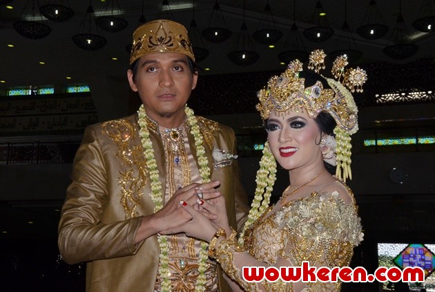 Gambar Foto Busana Pengantin Lucky Hakim dan Tiara Dewi Perpaduan Sunda Muslim