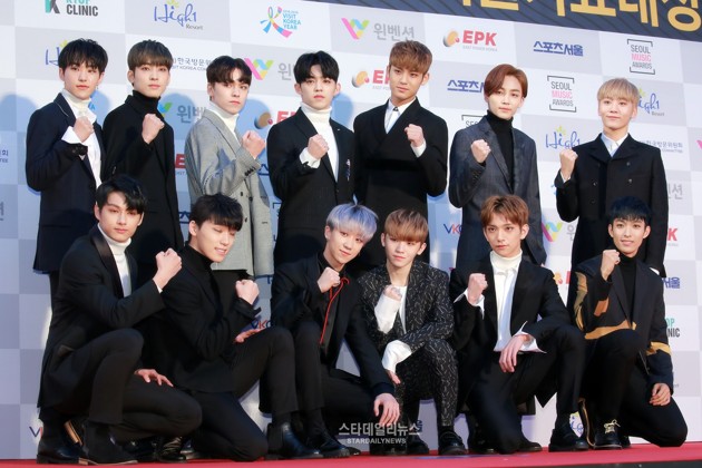 Gambar Foto Seventeen di Red Carpet Seoul Music Awards 2017