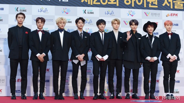 Gambar Foto NCT 127 di Red Carpet Seoul Music Awards 2017