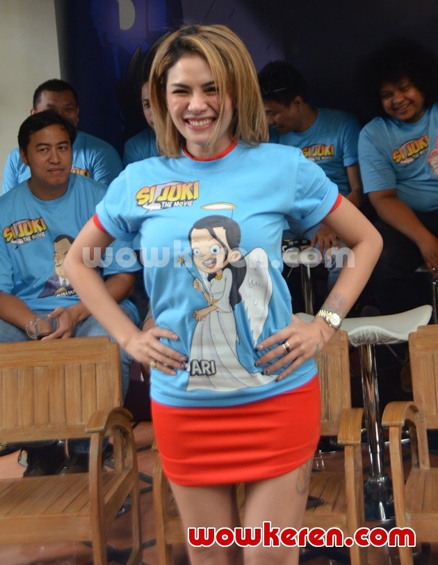 Gambar Foto Nikita Mirzani di Konferensi Pers Film 'Si Juki The Movie'