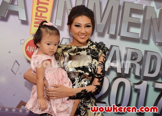 Gambar Foto Sarwendah Hadiri Infotainment Awards 2017
