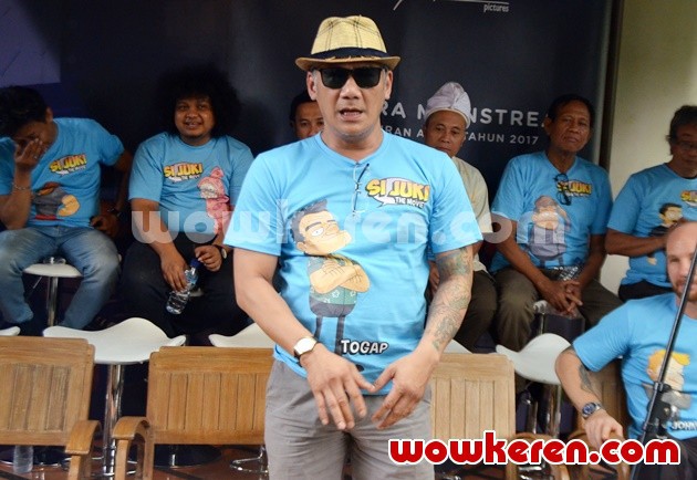 Gambar Foto Tio Pakusadewo di Konferensi Pers Film 'Si Juki The Movie'