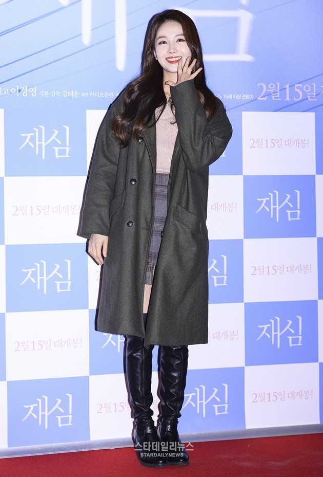 Gambar Foto Linzy Fiestar di VIP Screening Film 'Retrial'