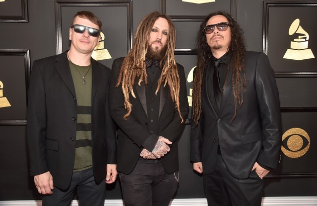 Gambar Foto Korn di Red Carpet Grammy Awards 2017