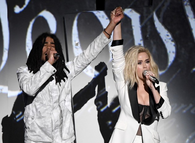 Gambar Foto Kolaborasi Skip Marley dan Katy Perry Nyanyikan Lagu 'Chained to the Rhythm'