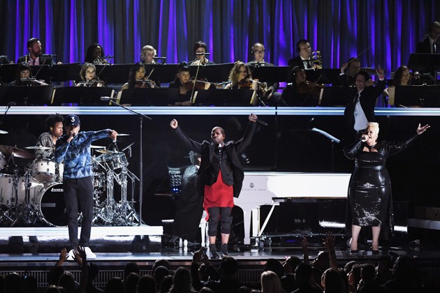 Gambar Foto Kolaborasi Chance the Rapper, Kirk Franklin dan Tamela Mann di Grammy Awards 2017
