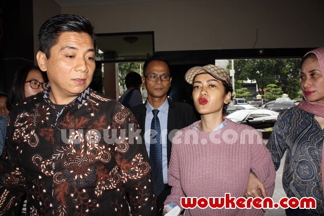 Gambar Foto Julia Perez di Polres Metro Jakarta Selatan